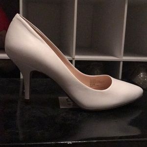 NWOT INC International Concepts white heels